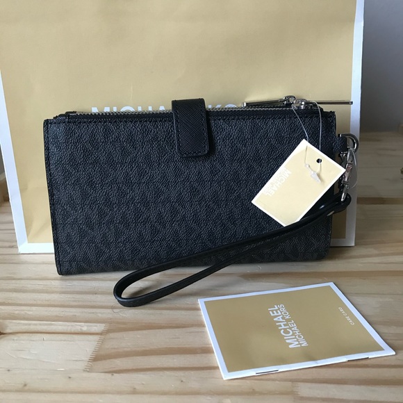 Michael Kors Wallet🎈🎈 - Picture 2 of 6